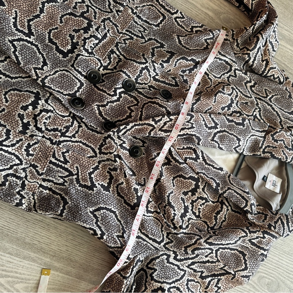 CAbi Tan Snake Pattern Double Breasted Stretch Blazer 14 - Picture 12 of 14